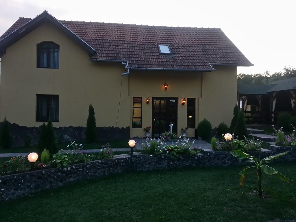 Casa De Vacanta Silvia Vărmaga Екстериор снимка